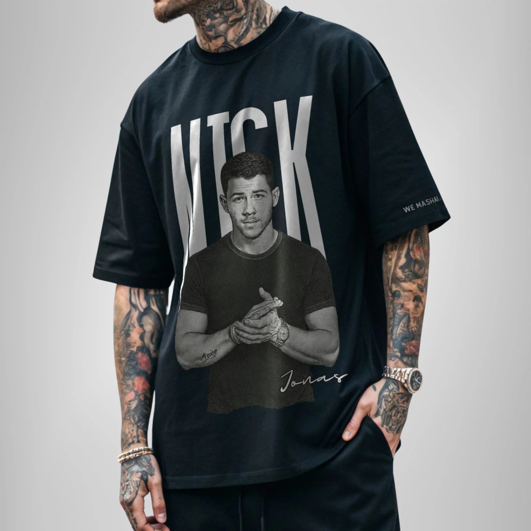 Nick Jonas (M5) hover